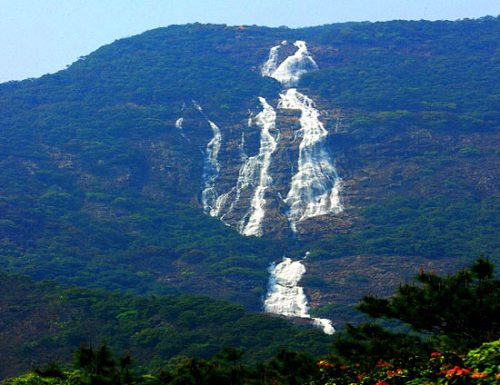 白水寨 神仙沟里观风光