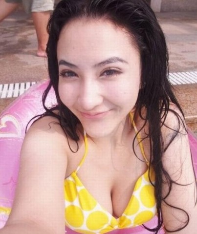 /妩媚车模小龙女的万种风情