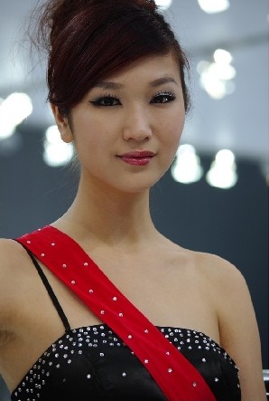 /妩媚女车模