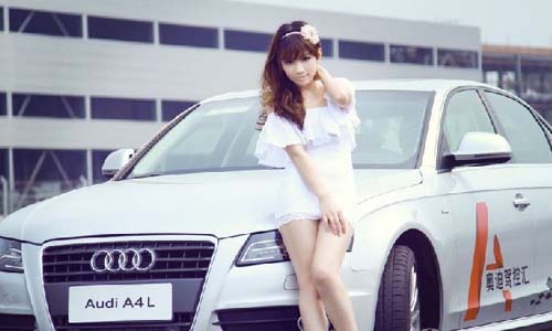/清纯美女共舞奥迪A4