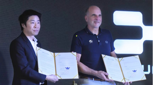 20221128【新闻稿】15万辆采购大单！爱驰与泰国菲尼克斯ev达成战略合作535.png