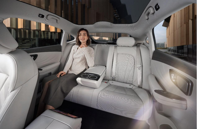 【新闻稿】中大型豪华纯电轿车飞凡F7正式上市 售价20.99万-30.19万1614.png