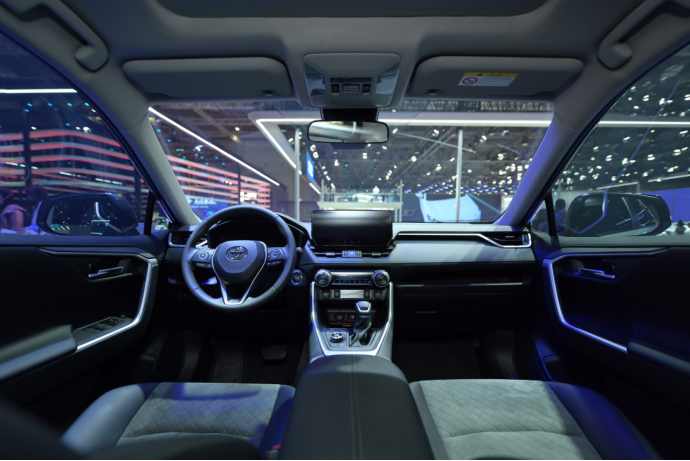 231de1efe68e98e37cc4775e48a2588c.png 【新闻通稿】一汽丰田新rav4荣放上海车展首秀 野性进化,越级新生(1)630.png