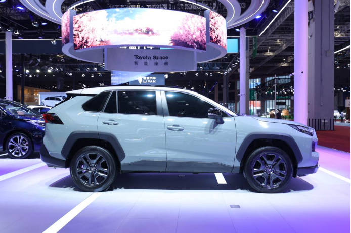9428f20d52fa8ed8253f509df5f6264a.png 【新闻通稿】一汽丰田新rav4荣放上海车展首秀 野性进化,越级新生(1)335.png