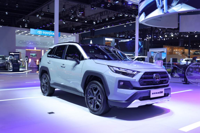 fac08a98897b0d6fd9beb215faf0bb42.png 【新闻通稿】一汽丰田新rav4荣放上海车展首秀 野性进化,越级新生(1)221.png