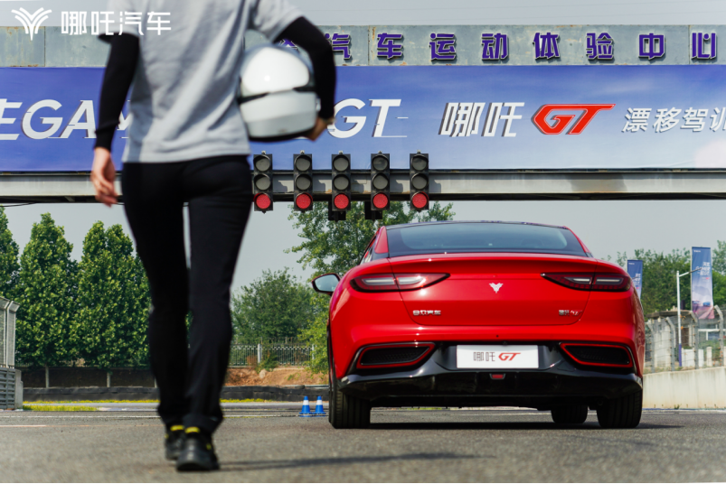 f 心跳160，漂移、刷圈、漂亮甩尾！哪吒gt性能实测2358.png