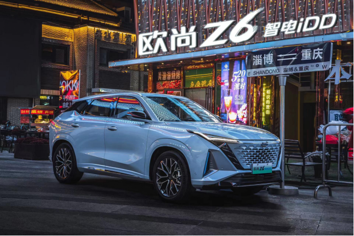 【新闻稿】10万口碑力挺，我的汽车机器人长安欧尚Z6第10万台正式下线1887.png