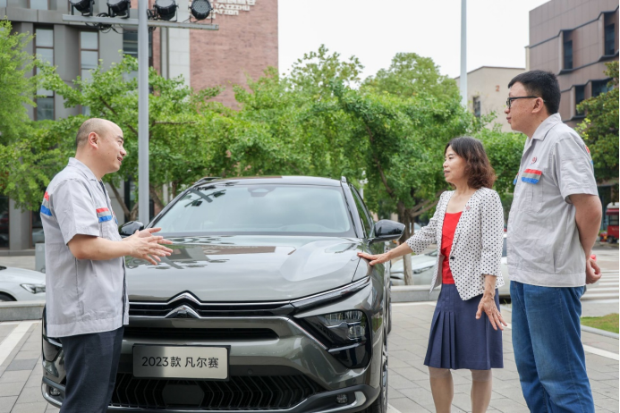 37fe3769a4f2a11388da0be89e55ef9f.png 良心车 神龙造,清华大学张金换教授现身“中华第一撞”深度解析(1)1121.png