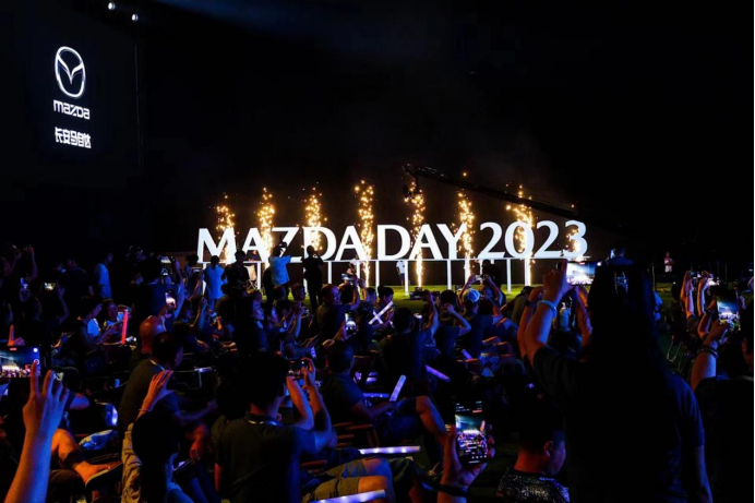 dfe52c1de59044ff2e81f58226cadea6.png 梁家辉代言MAZDA CX-50行也 长安马自达2023粉丝盛典上演“世纪大和解”1319.png