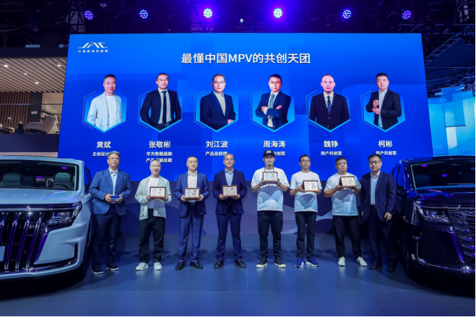智能电混mpv新品来袭，江淮瑞风携手用户踏上共享共赢之路1518.png