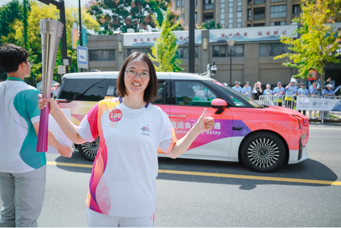 新闻稿： 堪称排面王！极氪满电护航2000余名亚运火炬手515.png