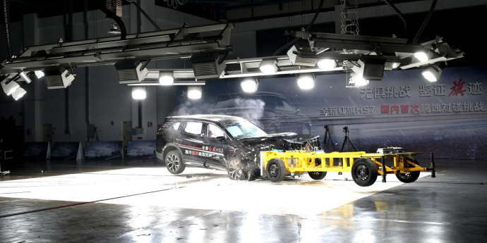 【新闻通稿】全新红旗hs7成功通过国内首次腐蚀对碰挑战884.png