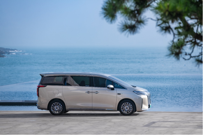 《开启中国mpv的“高山时刻” 魏牌高山mpv系列即将上市》(2)388.png