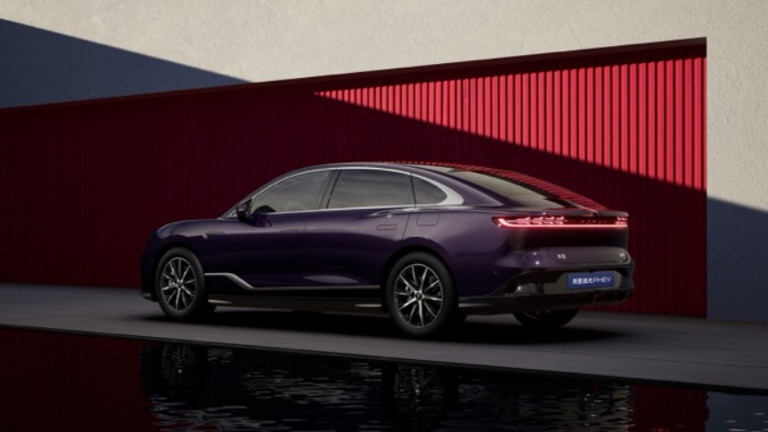 【新闻稿】岚图追光phev 官图曝光 引领豪华混动轿车新时代1333.png