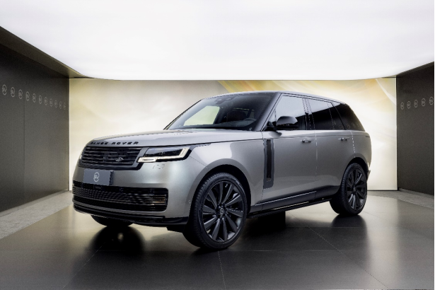 【新闻稿】卫士DEFENDER全系上新V8，揽胜迎来2024年款升级 捷豹路虎携全阵容于羊城上演新现代豪华主义盛宴2846.png