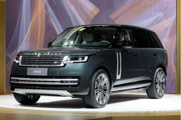 【新闻稿】卫士DEFENDER全系上新V8，揽胜迎来2024年款升级 捷豹路虎携全阵容于羊城上演新现代豪华主义盛宴1916.png