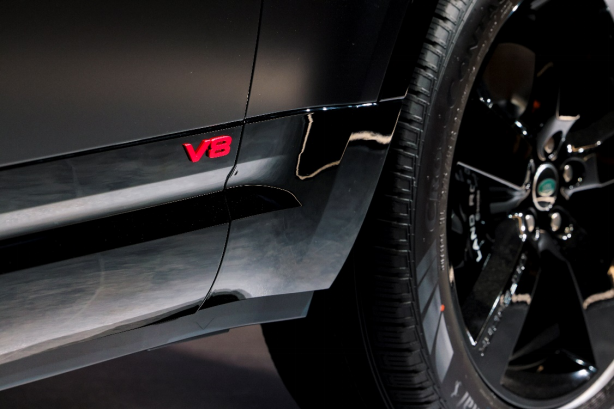 【新闻稿】卫士DEFENDER全系上新V8，揽胜迎来2024年款升级 捷豹路虎携全阵容于羊城上演新现代豪华主义盛宴1399.png