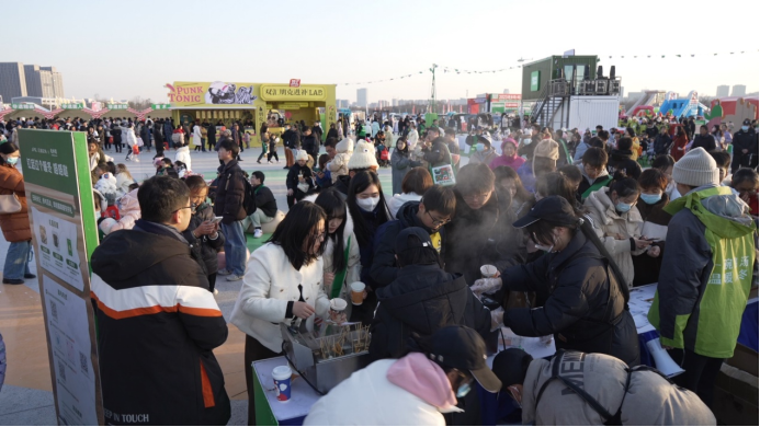 凤凰传奇、五条人等众多明星齐聚！江淮钇为温情助力老乡鸡鸡汤音乐节477.png