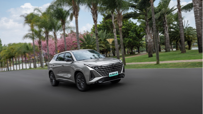 1【新闻稿】销冠对“卷王”，长安uni-z携手广东夫妇“掀桌子”(1) - 副本 - 副本828.png