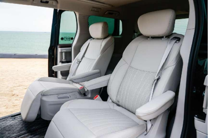 9529e696e11723872fd78ec4957cb639.png 与行业同频共发展,瑞风rf8为全国汽车租赁高质量发展赋能1326.png