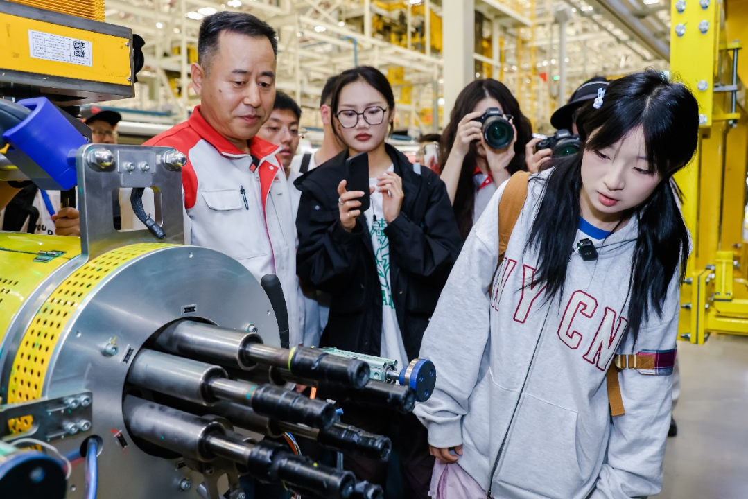 【新闻稿】梦中情车大力仑炮交付 长城炮携大力仑共同探索祖国大好河山Final(1)(1)684.png