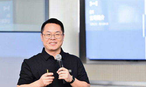 技术引领丨极光湾全新超级电混系统获“中国心”专家团盛赞，高效发动机首搭银河M9第4张