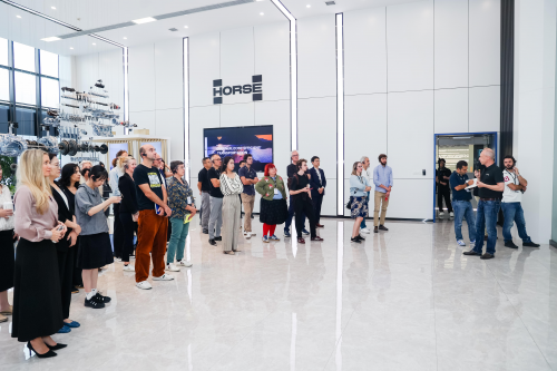 雷诺媒体团探访浩思动力，深度体验全球领先的混动与电驱技术平台第1张